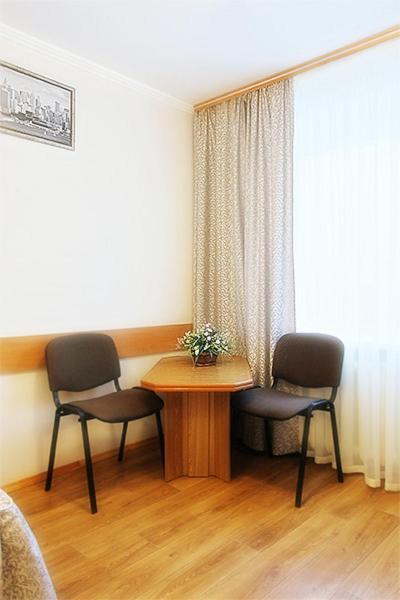 צ'רניהיב Profssoyuzny Hotel חדר תמונה